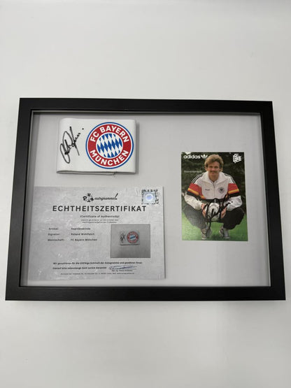 Kapitänsbinde Roland Wohlfahrt signiert im Rahmen Bayern München Fußball Autogramm
