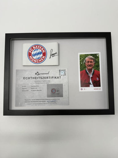Kapitänsbinde Werner Olk signiert im Rahmen Bayern München Autogramm