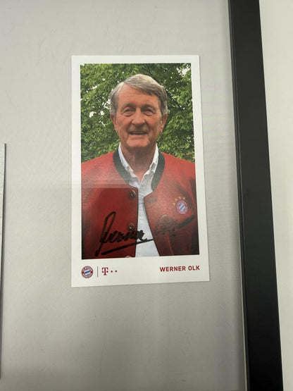 Kapitänsbinde Werner Olk signiert im Rahmen Bayern München Autogramm