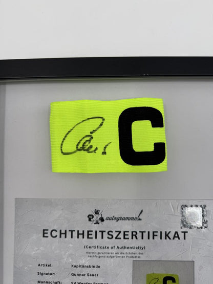 Kapitänsbinde Gunnar Sauer signiert im Rahmen Werder Bremen COA Fußball