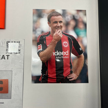 Kapitänsbinde Mario Götze signiert im Rahmen Eintracht Frankfurt