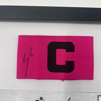 Kapitänsbinde Mario Götze signiert im Rahmen Deutschland pink