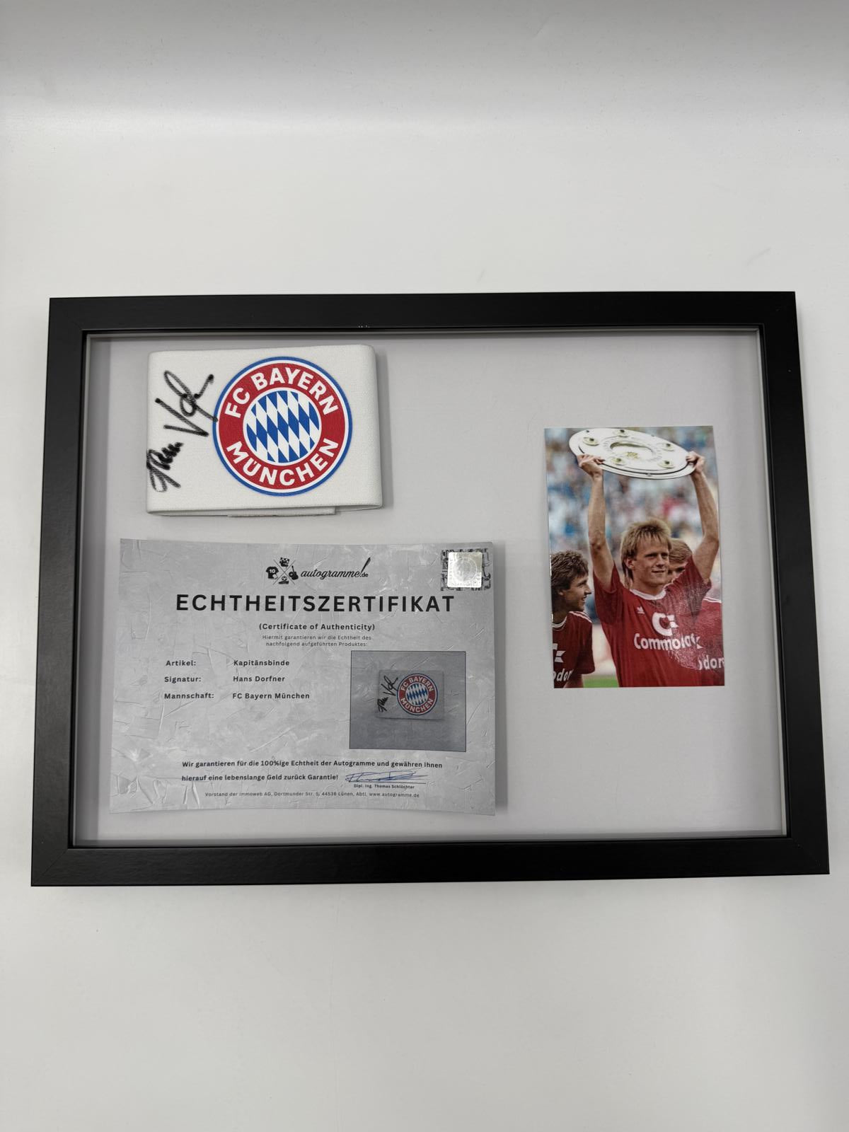 Kapitänsbinde Hans Dorfner signiert im Rahmen Bayern München Fußball Autogramm