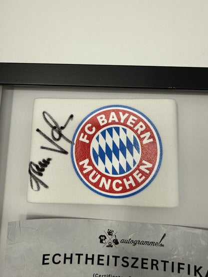 Kapitänsbinde Hans Dorfner signiert im Rahmen Bayern München Fußball Autogramm