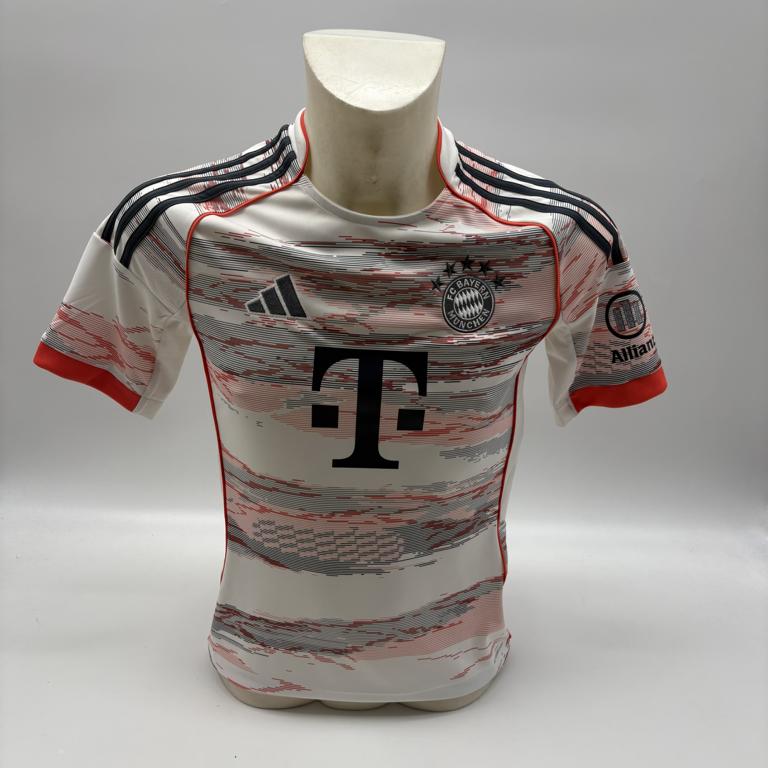 Bayern München Trikot Jonas Urbig signiert Autogramm Adidas COA 164