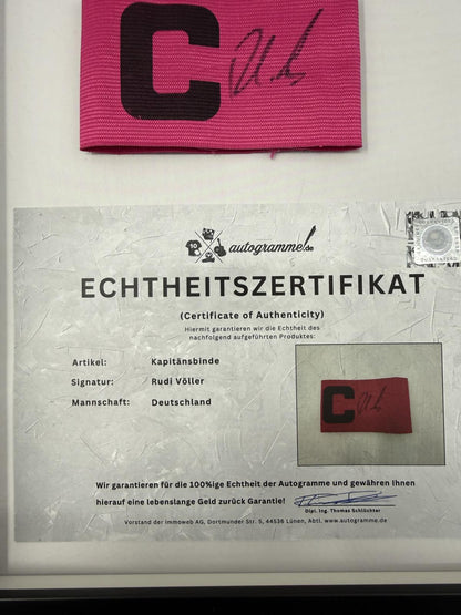 Kapitänsbinde Rudi Völler signiert im Rahmen Deutschland Autogramm