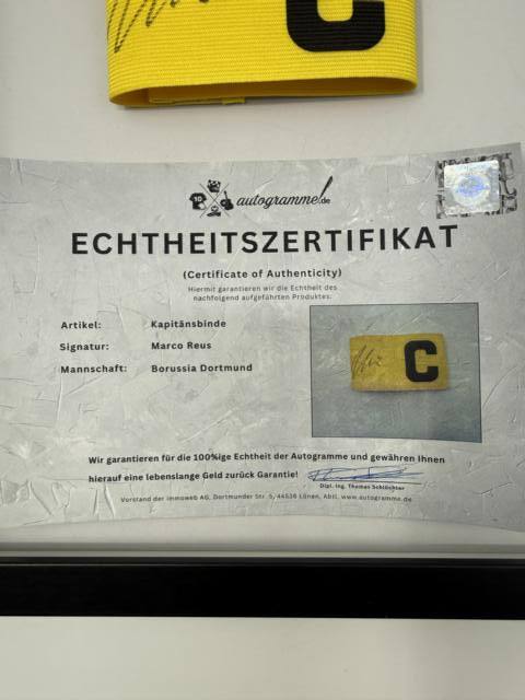 Kapitänsbinde Marco Reus signiert im Rahmen Borussia Dortmund Autogramm COA