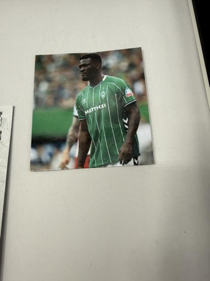 Kapitänsbinde Victor Boniface signiert im Rahmen Werder Bremen Autogramm COA