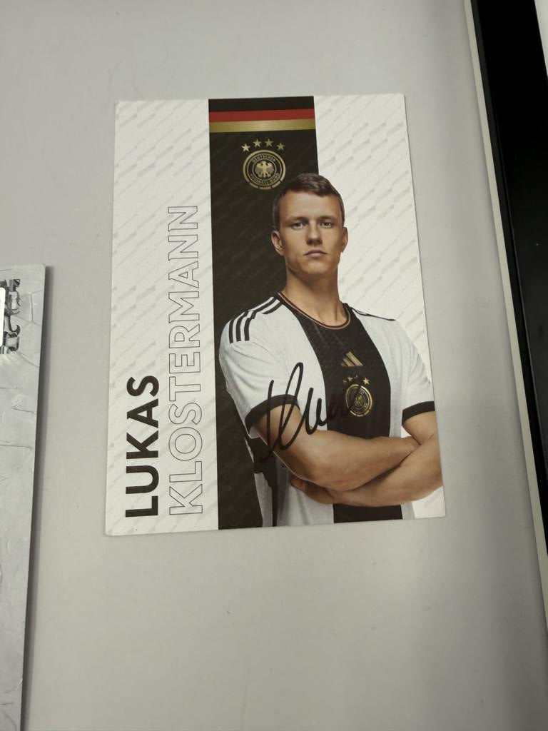 Kapitänsbinde Lucas Klostermann signiert im Rahmen Deutschland Autogramm COA Fußball