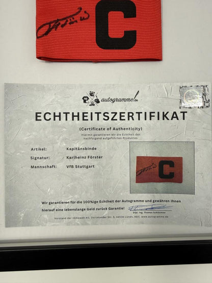 Kapitänsbinde Karlheinz Förster signiert im Rahmen VFB Stuttgart Fußball Autogramm