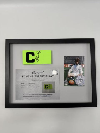 Kapitänsbinde Rainer Bonhoff signiert im Rahmen Borussia Mönchengladbach Autogramm