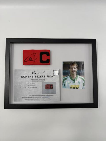Kapitänsbinde Gunnar Sauer signiert im Rahmen Werder Bremen COA Fußball