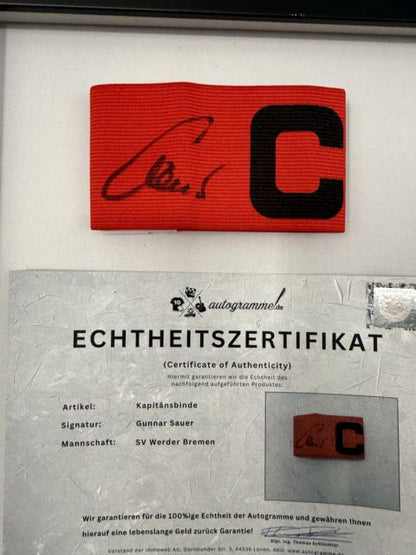 Kapitänsbinde Gunnar Sauer signiert im Rahmen Werder Bremen COA Fußball