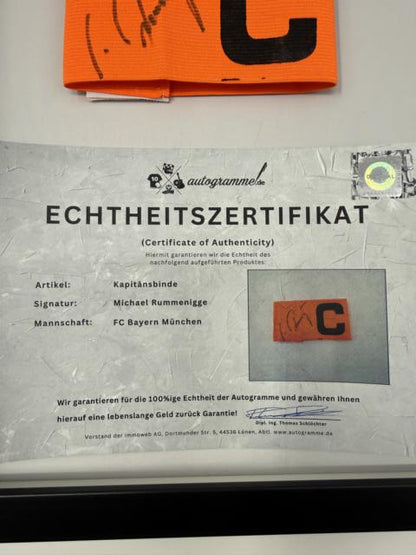 Kapitänsbinde Michael Rummenigge signiert im Rahmen Bayern München Autogramm