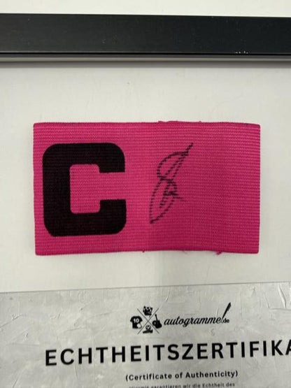 Kapitänsbinde Granit Xhaka signiert im Rahmen AFC Sunderland Fußball Autogramm