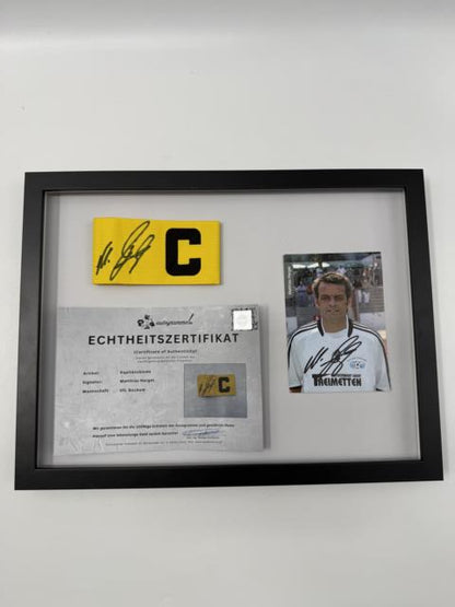 Kapitänsbinde Matthias Herget signiert im Rahmen VFL Bochum COA