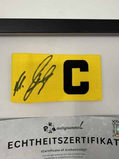 Kapitänsbinde Matthias Herget signiert im Rahmen VFL Bochum COA