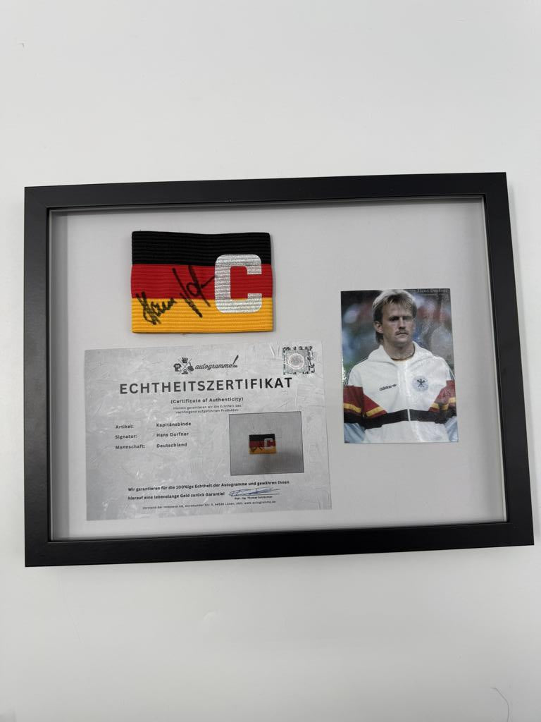 Kapitänsbinde Hans Dorfner signiert im Rahmen Deutschland Fußball Autogramm