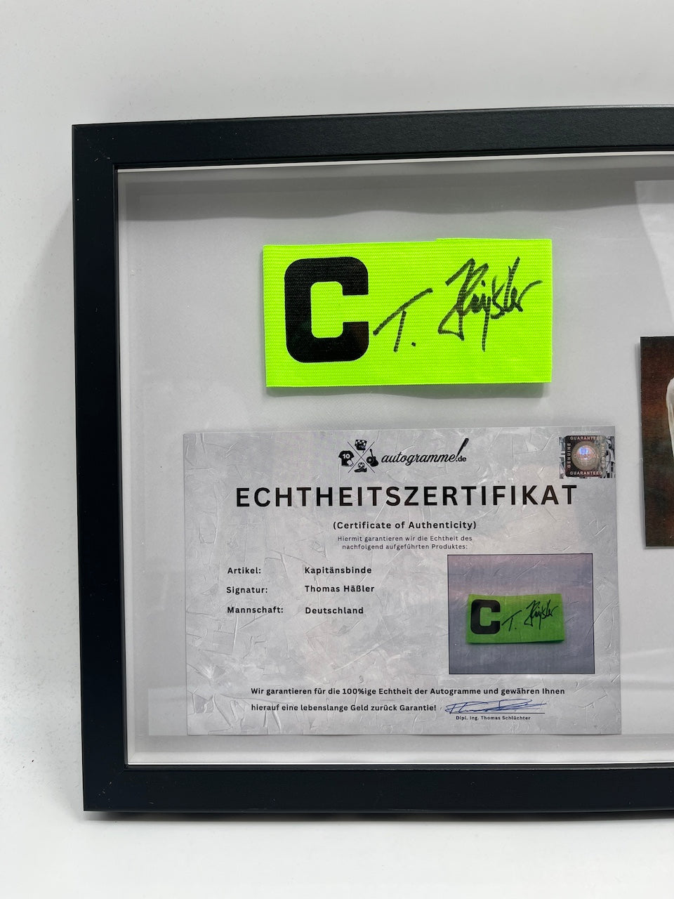 Kapitänsbinde Thomas Häßler signiert im Rahmen DFB Fußball Autogramm COA