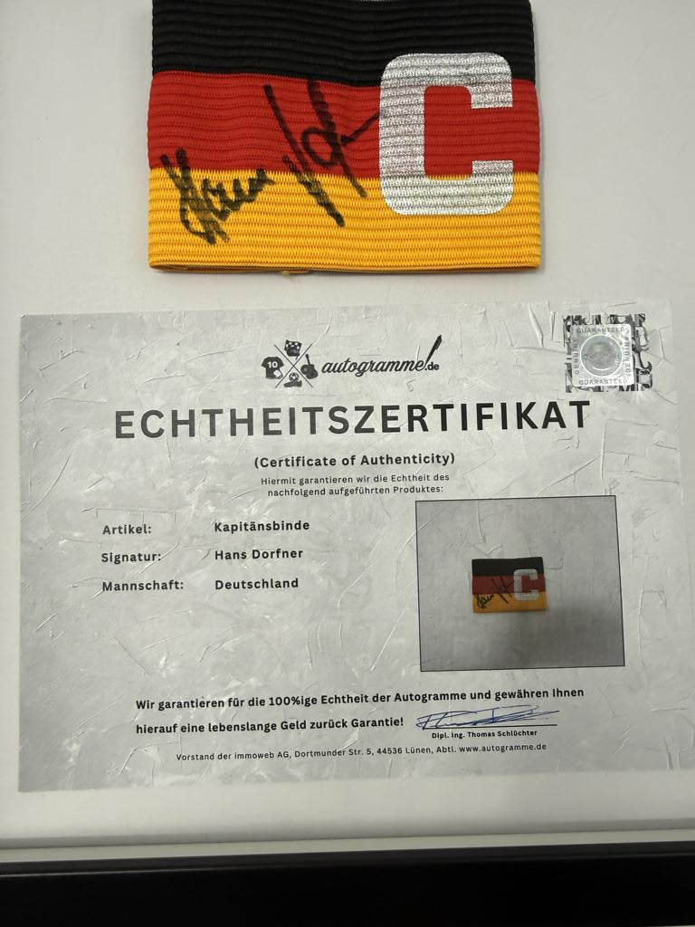 Kapitänsbinde Hans Dorfner signiert im Rahmen Deutschland Fußball Autogramm