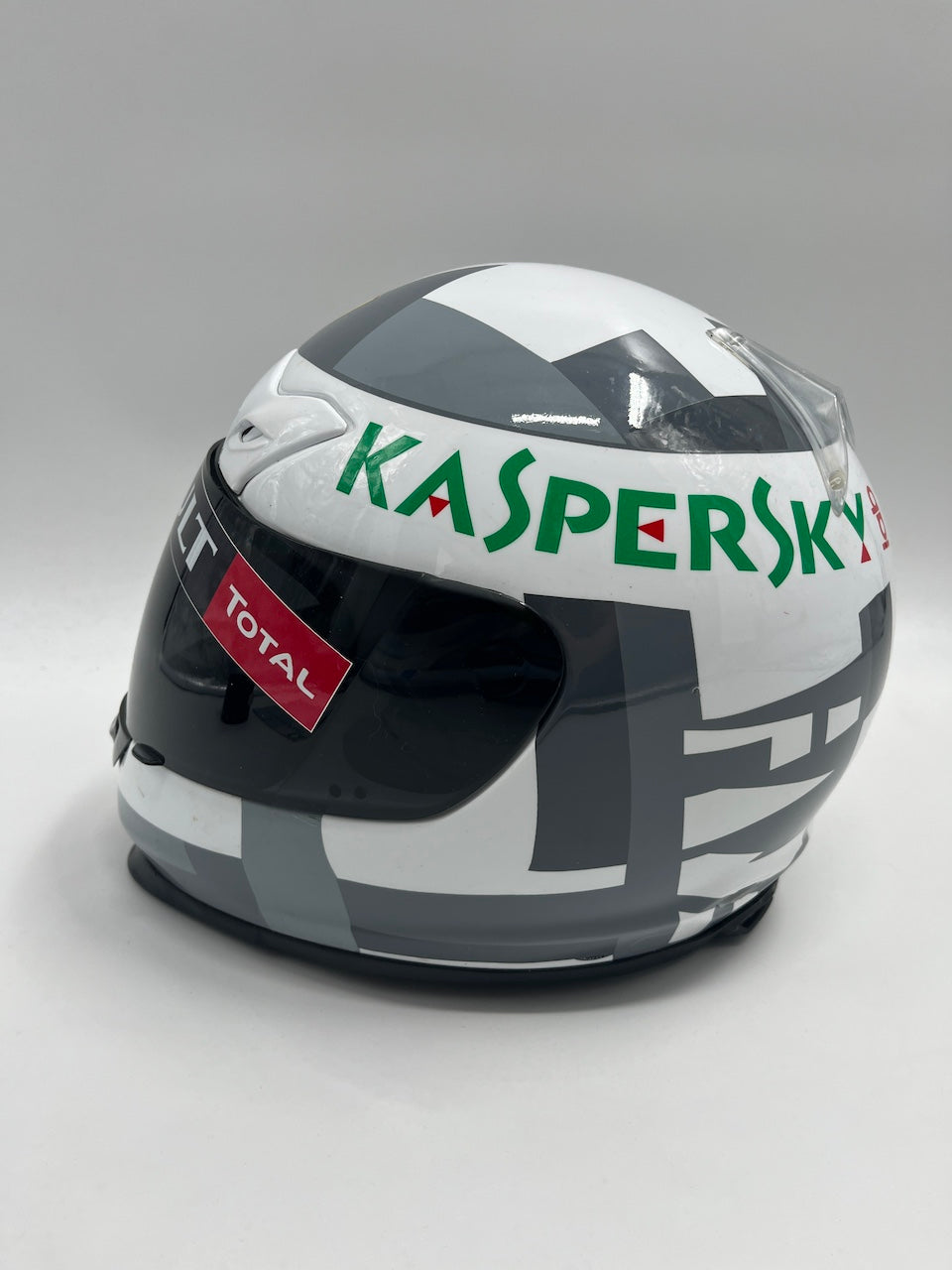 Sebastian Vettel Formel 1 Replica Helm signiert Autogramm COA 1:1