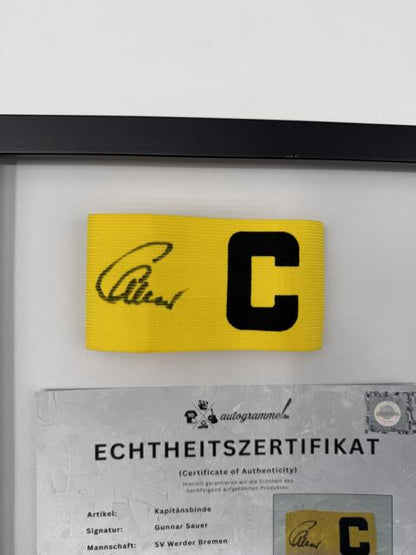 Kapitänsbinde Gunnar Sauer signiert im Rahmen Werder Bremen COA Fußball
