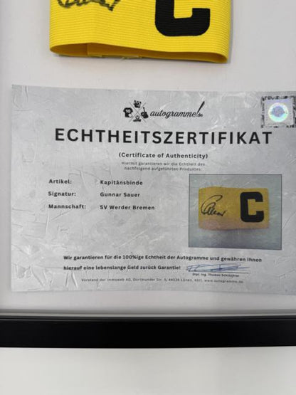 Kapitänsbinde Gunnar Sauer signiert im Rahmen Werder Bremen COA Fußball