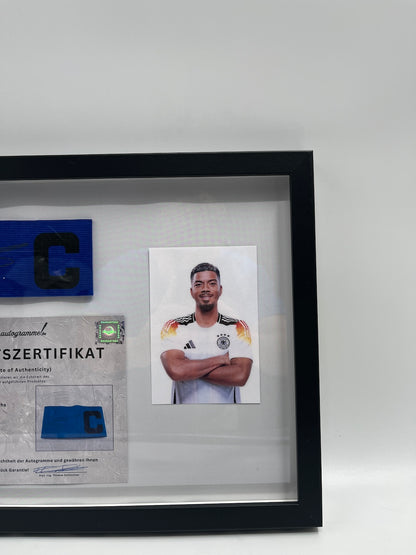 Captain's armband signed by Benjamin Henrichs in the DFB Football Autograph COA format
