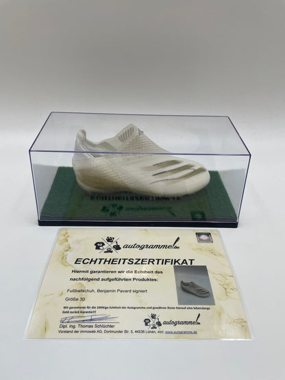 Football shoe Benjamin Pavard signed football Bavaria autograph Bundesliga new