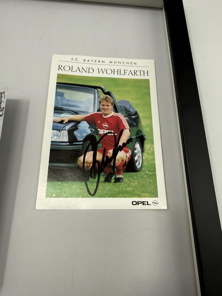 Kapitänsbinde Roland Wohlfahrt signiert im Rahmen Bayern München Fußball Autogramm