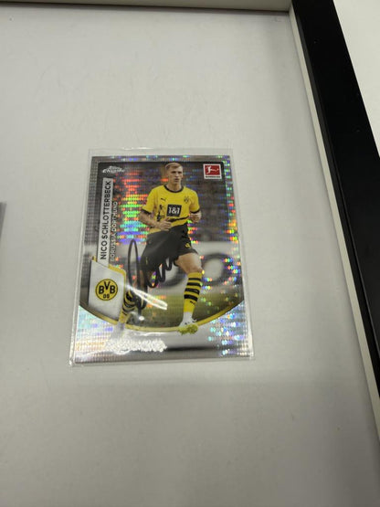 Kapitänsbinde Nico Schlotterbeck signiert im Rahmen BVB Autogramm COA