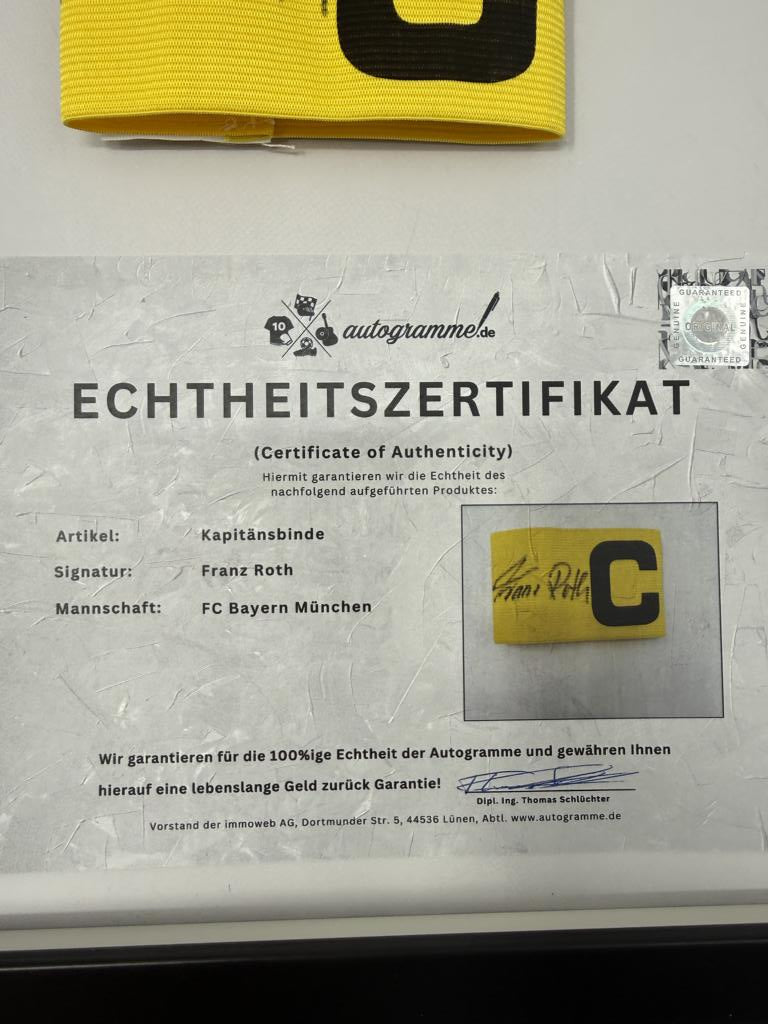 Kapitänsbinde Franz Roth signiert im Rahmen Bayern München Autogramm COA