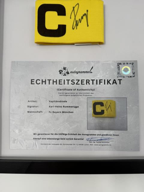 Kapitänsbinde Karl-Heinz Rummenigge signiert im Rahmen Bayern München Autogramm