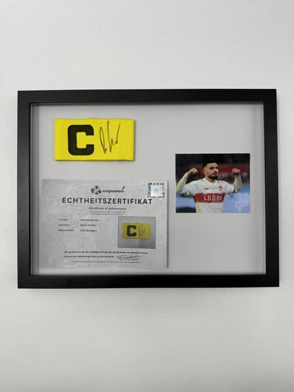 Kapitänsbinde Deniz Undav signiert im Rahmen VFB Stuttgart Fußball Autogramm