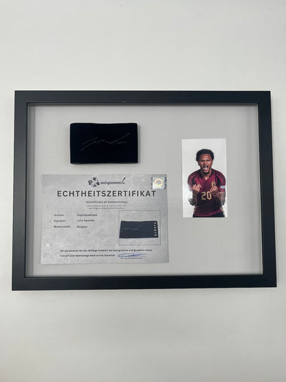 Kapitänsbinde Lois Openda signiert im Rahmen Belgien Autogramm COA