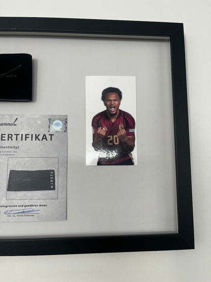 Kapitänsbinde Lois Openda signiert im Rahmen Belgien Autogramm COA