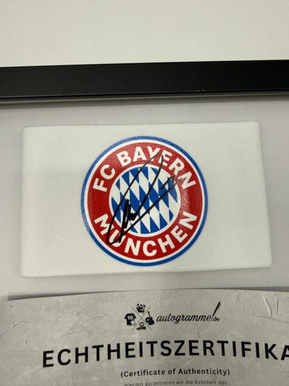 Kapitänsbinde Manuel Neuer signiert im Rahmen Bayern München Fußball Autogramm