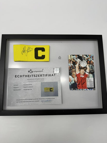 Kapitänsbinde Horst Hrubesch signiert im Rahmen Hamburger SV Autogramm COA
