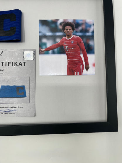 Kapitänsbinde Leroy Sane signiert im Rahmen Bayern München Autogramm