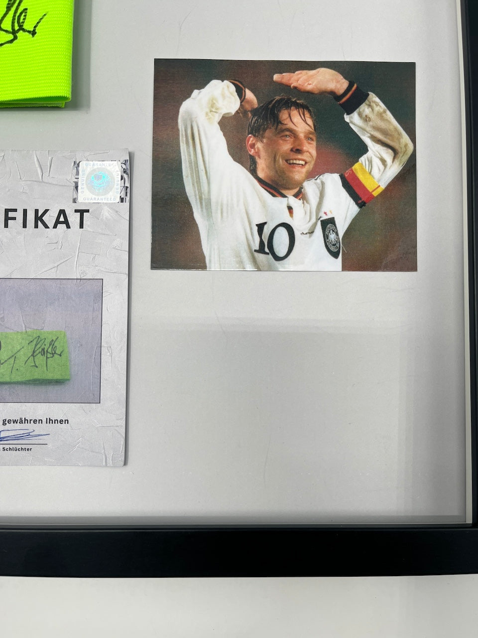 Kapitänsbinde Thomas Häßler signiert im Rahmen DFB Fußball Autogramm neu
