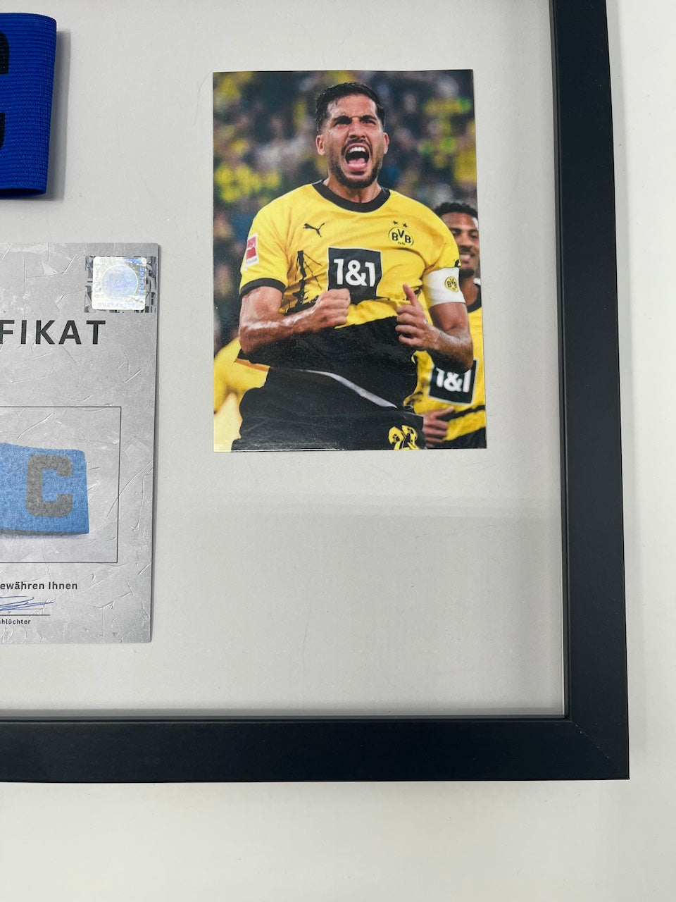 Kapitänsbinde Emre Can signiert im Rahmen Borussia Dortmund Autogramm neu