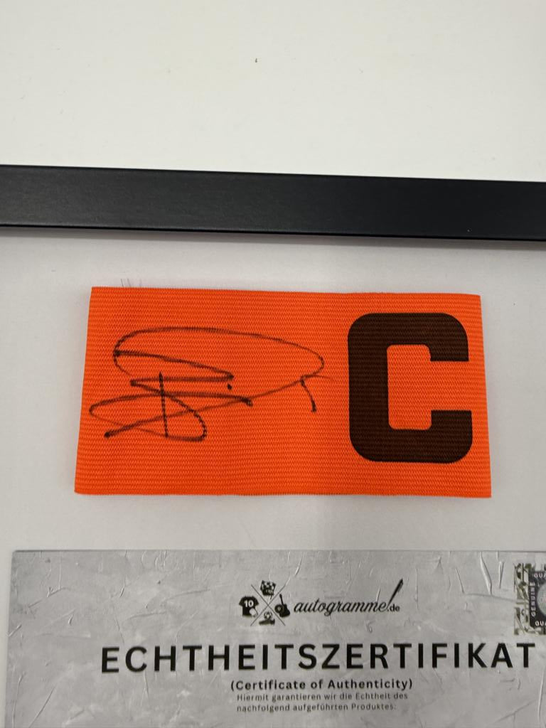 Kapitänsbinde Benjamin Auer signiert im Rahmen Mainz 05 COA