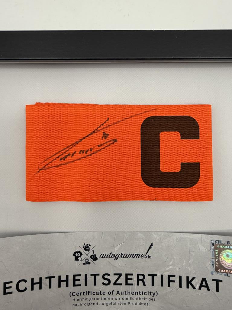 Kapitänsbinde Max Kruse signiert im Rahmen Werder Bremen COA