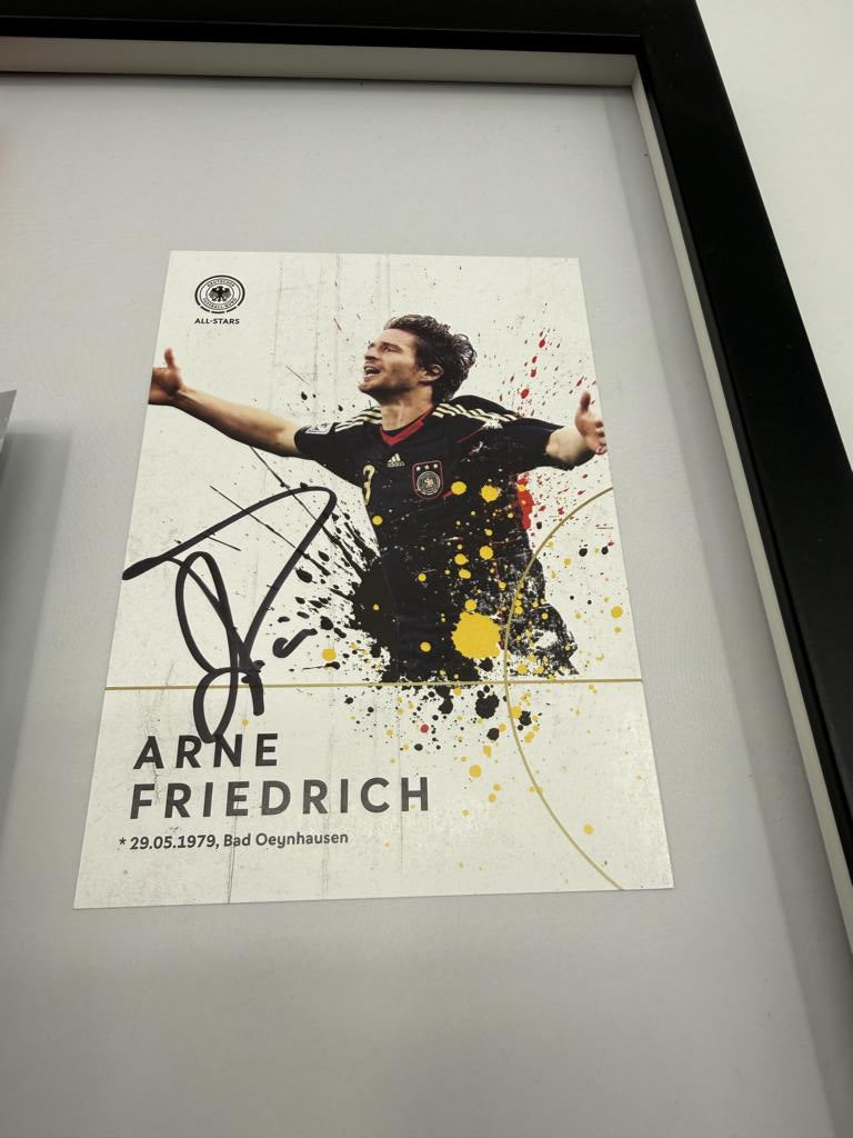 Kapitänsbinde Arne Friedrich signiert im Rahmen Deutschland COA