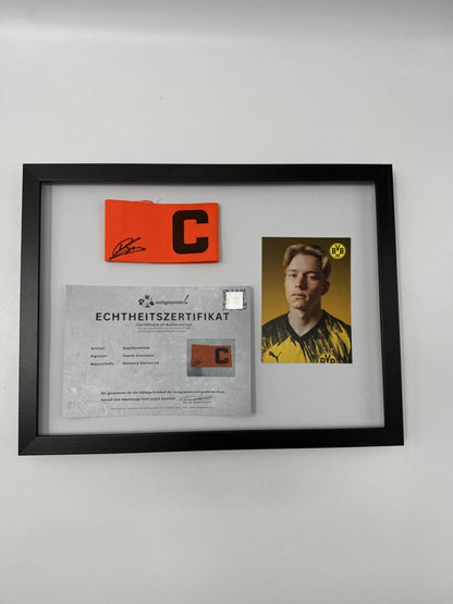 Kapitänsbinde Daniel Svensson signiert im Rahmen Borussia Dortmund COA