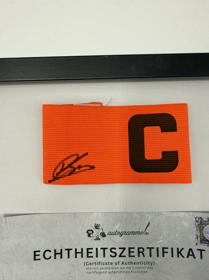 Kapitänsbinde Daniel Svensson signiert im Rahmen Borussia Dortmund COA