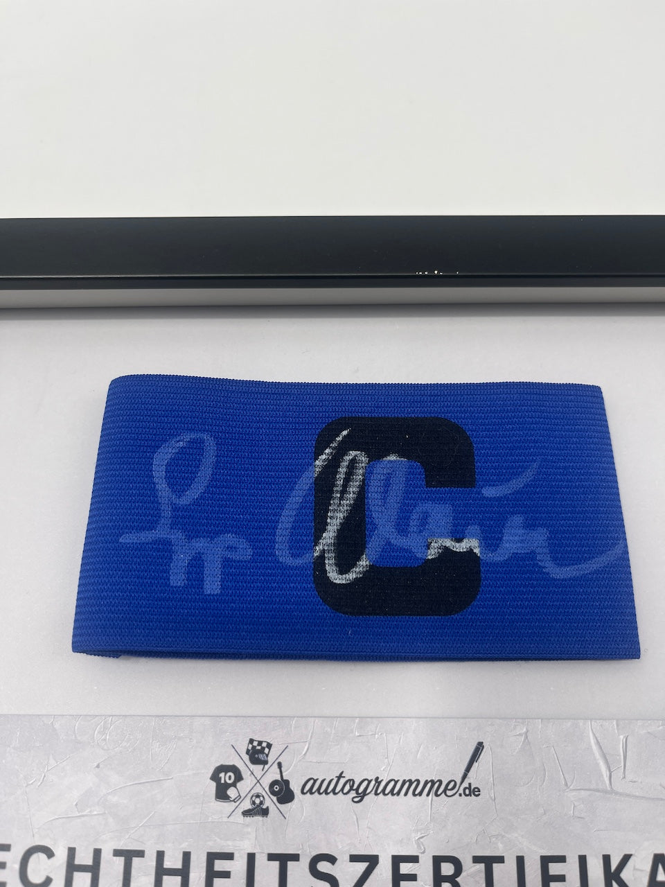 Kapitänsbinde Sepp Maier signiert im Rahmen DFB Fußball Autogramm