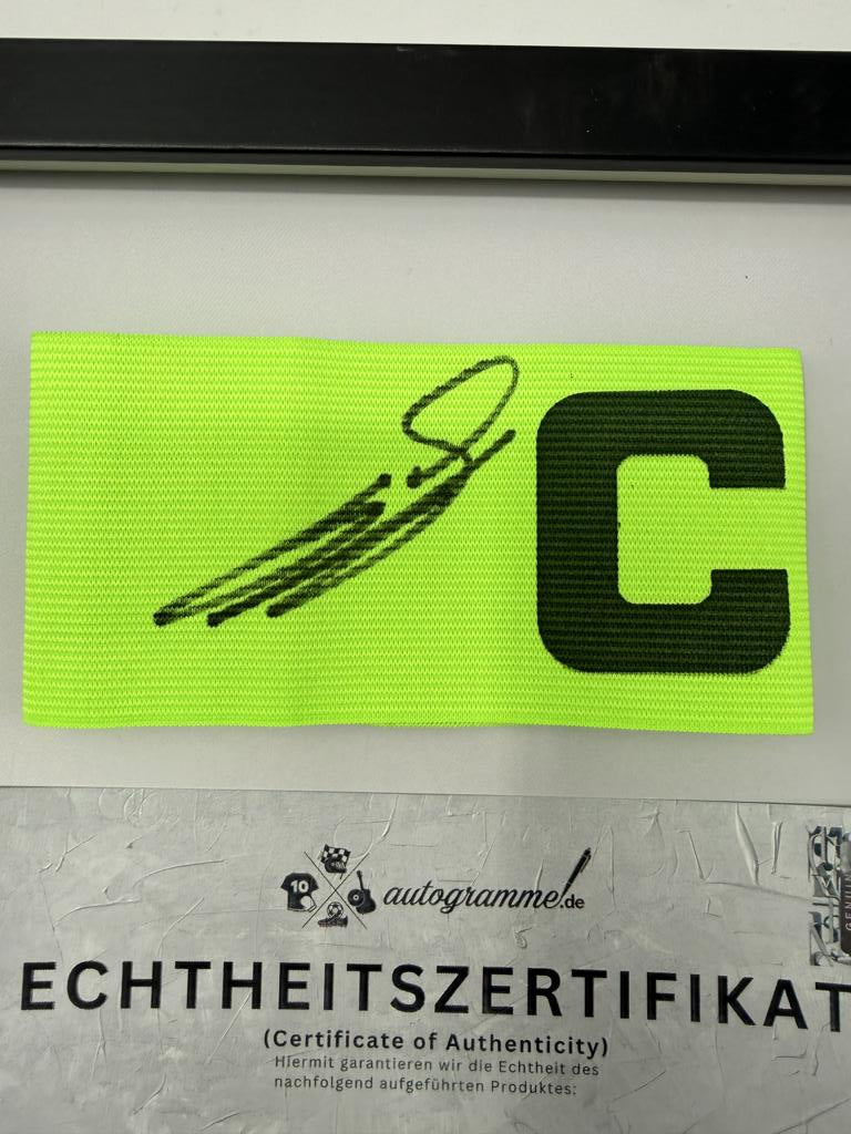 Kapitänsbinde Julian Brandt signiert im Rahmen Borussia Dortmund COA Fußball