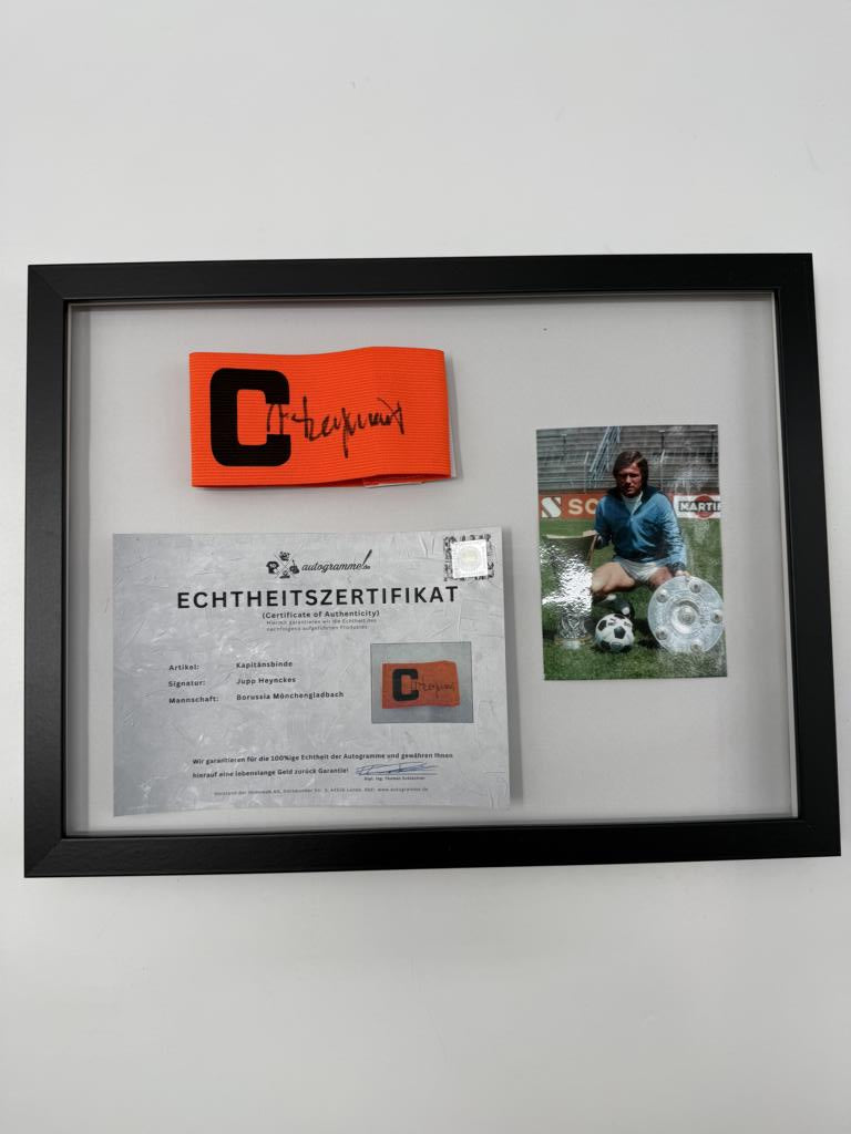 Kapitänsbinde Jupp Heynckes signiert im Rahmen Borussia Mönchengladbach  Autogramm