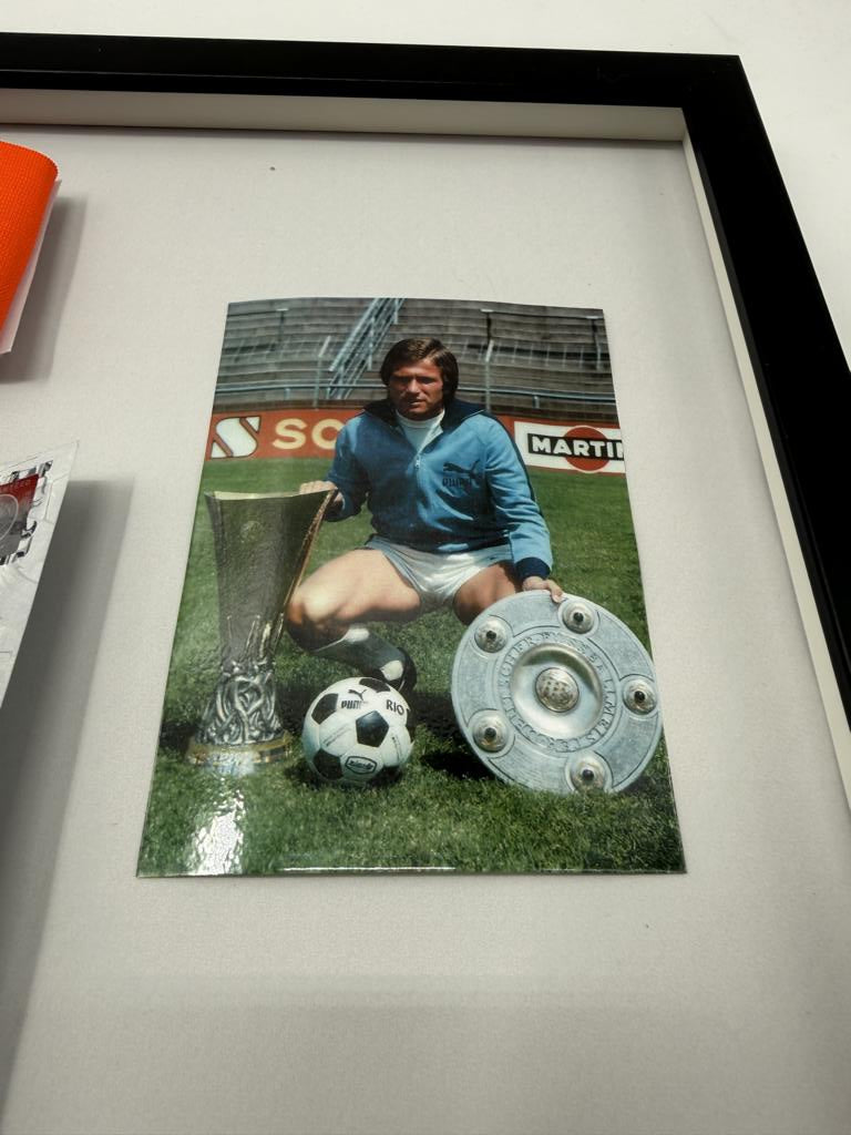 Kapitänsbinde Jupp Heynckes signiert im Rahmen Borussia Mönchengladbach  Autogramm